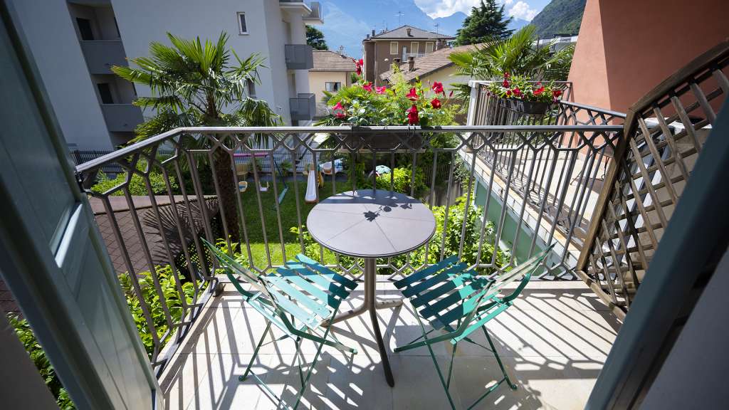 Villa-Bellaria-Bed-and-Breakfast-Riva-del-Garda-appartamento-terrazzo-1-DSC0667