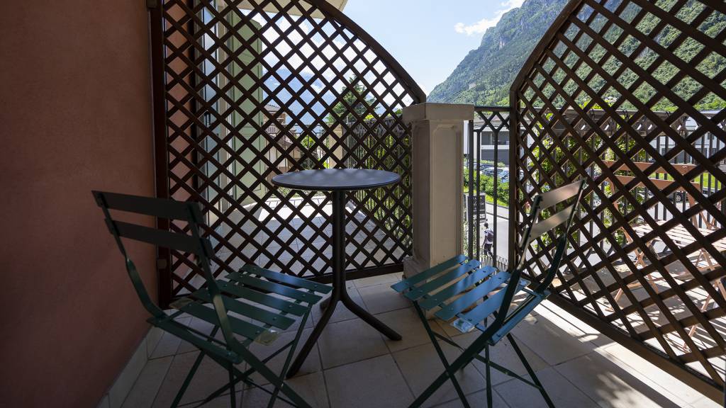 Villa-Bellaria-Bed-and-Breakfast-Riva-del-Garda-double-room-terrace-1-DSC0740