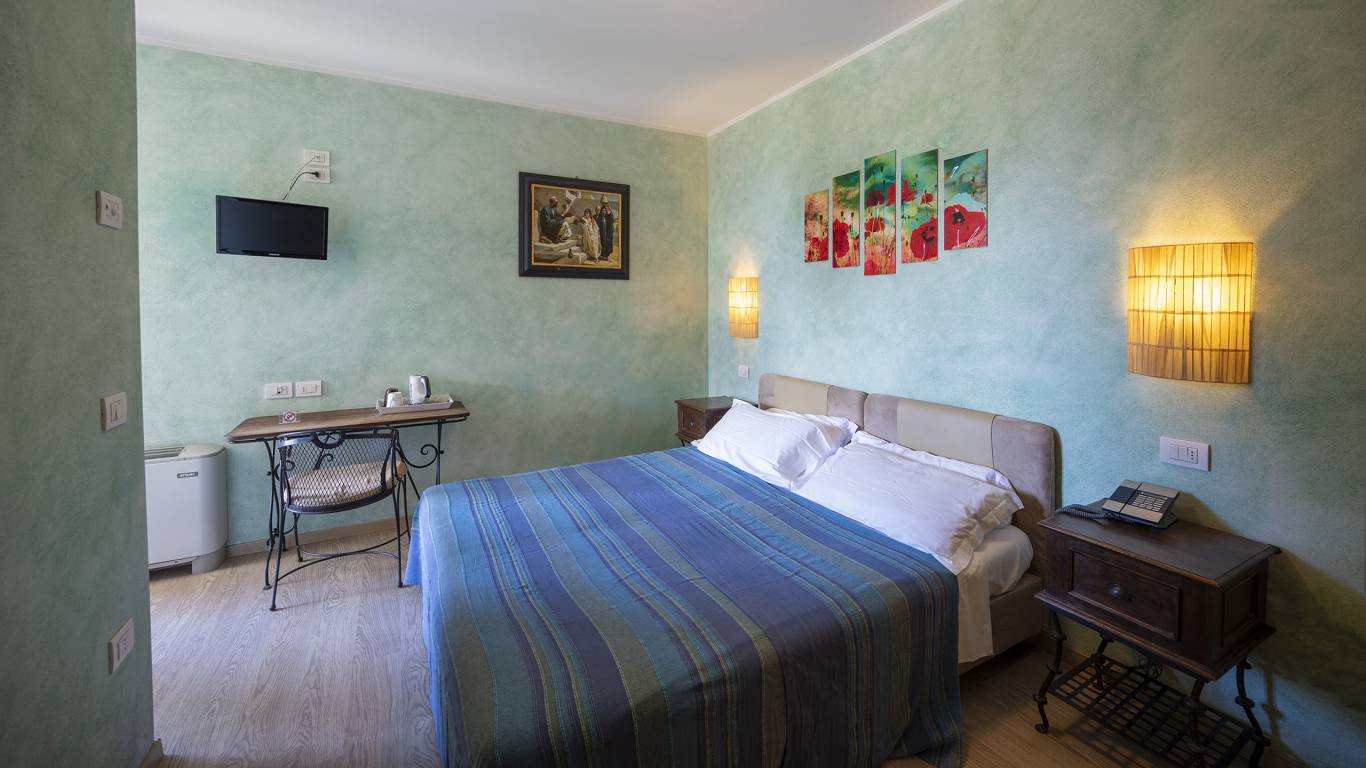 Villa-Bellaria-Bed-and-Breakfast-Riva-del-Garda-Doppelzimmer-1-DSC0734