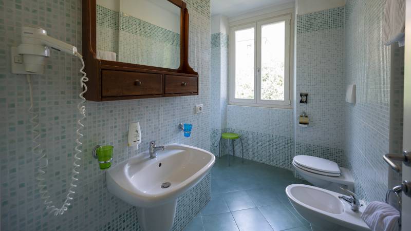 Villa-Bellaria-Bed-and-Breakfast-Riva-del-Garda-apatment-bathroom-1-DSC0668