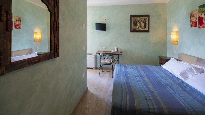 Villa-Bellaria-Bed-and-Breakfast-Riva-del-Garda-camera-matrimoniale-1-DSC0735