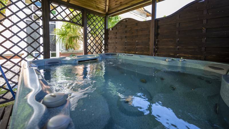 Villa-Bellaria-Bed-and-Breakfast-Riva-del-Garda-hydromassage-DSC0974