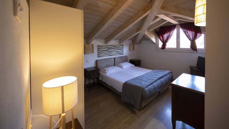 Villa-Bellaria-Bed-and-Breakfast-Riva-del-Garda-attic-room-DSC0988
