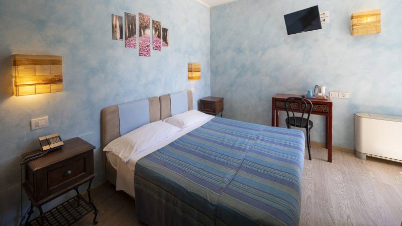 Villa-Bellaria-Bed-and-Breakfast-Riva-del-Garda-double-room-2-DSC0722